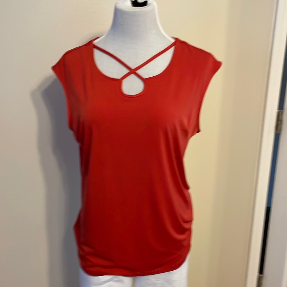 Red keyhole cross-cross top